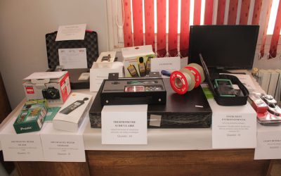 Exposition d’un groupe d’équipements et d’appareils scientifiques modernes