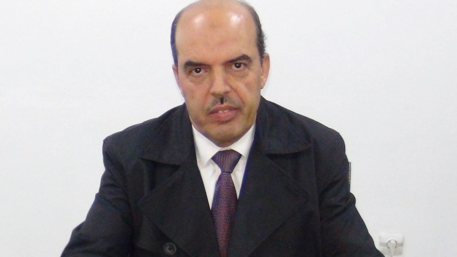 Vice-recteur chargé de la formation supérieure de<br />
3ème cycle, de l’habilitation universitaire, de la recherche<br />
scientifique et de la formation supérieure de post-graduation